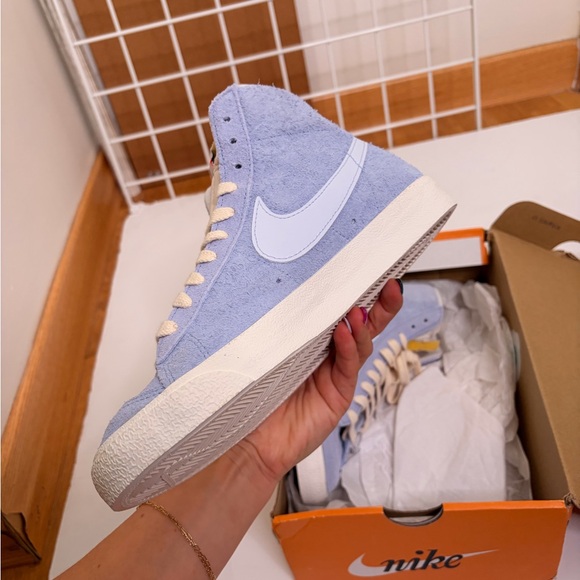 😍NWT😍 NIKE WOMEN BLAZER MID '77 VINTAGE (BLUE WHISPER/FOOTBALL GREY-SAIL) W 8.5 - Picture 4 of 15